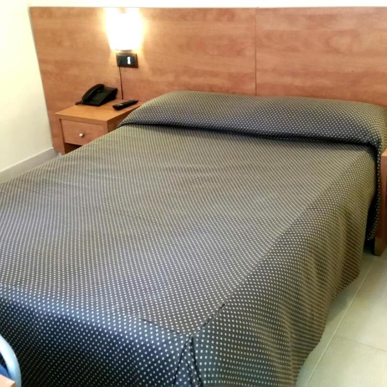 Hostal Capitol Ramblas - Double Room with Shared Bathroom - 1