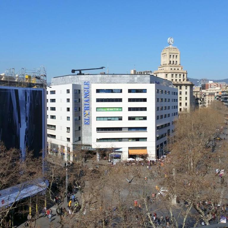 Hostal Capitol Ramblas - Triple Room with Shared Toilet - 4