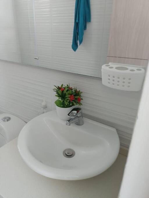 Acogedor Apartamento en Ricaurte con BBQ - Apartamento de 3 dormitorios - 47