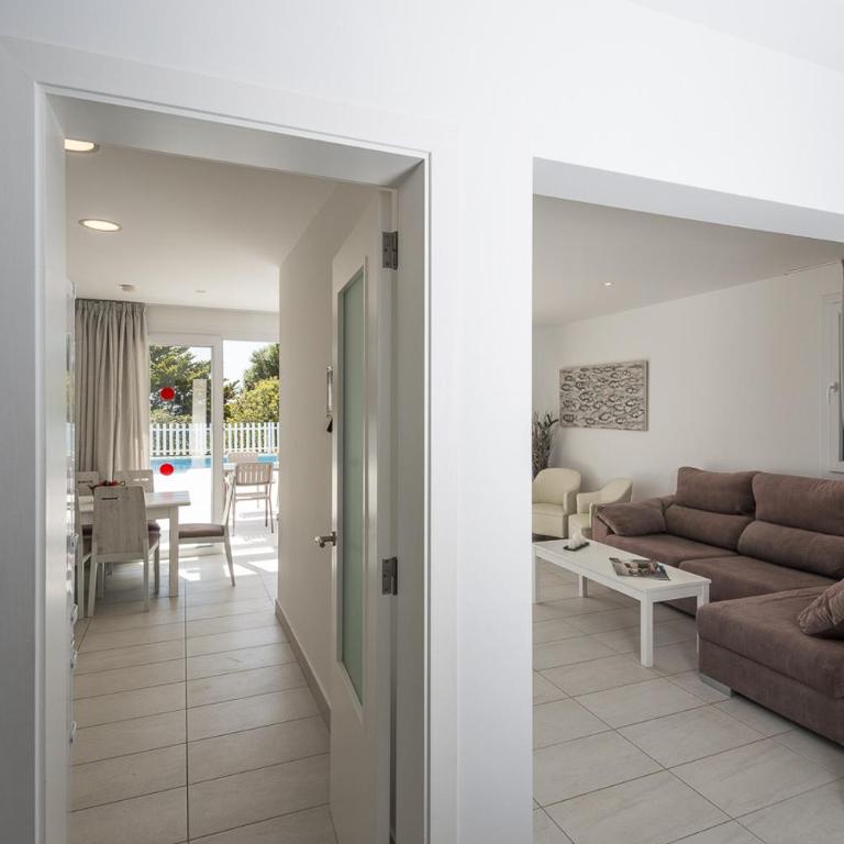 Villas Calan Bosch Feli by Escape Home - Villa - 7