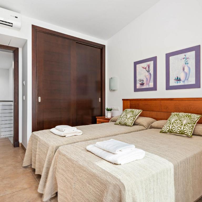 Villas Calan Bosch Olivia by Escape Home - Villa - 21