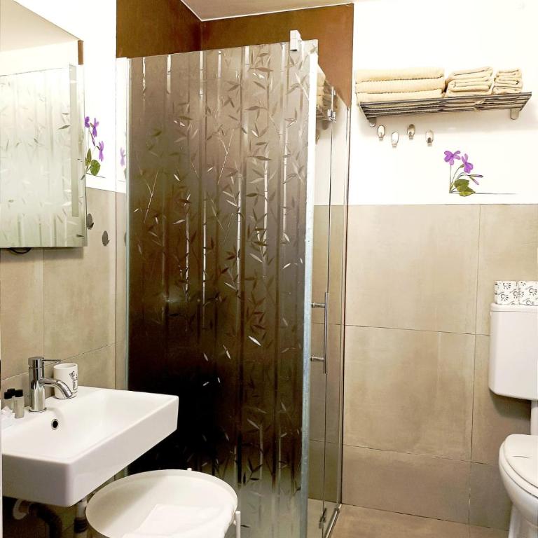Loft Centro Storico Accesso Senza Scale "Carvajal Rooms " Due Passi dal Duomo, Netflix Incluso - Camera Quadrupla con Bagno Privato - 6