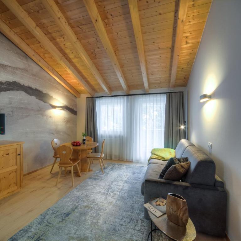 Eden Apartments - Two-Bedroom Apartment with Balcony and Mountain View - 2