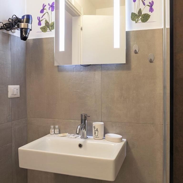 Loft Centro Storico Accesso Senza Scale "Carvajal Rooms " Due Passi dal Duomo, Netflix Incluso - Camera Quadrupla con Bagno Privato - 7