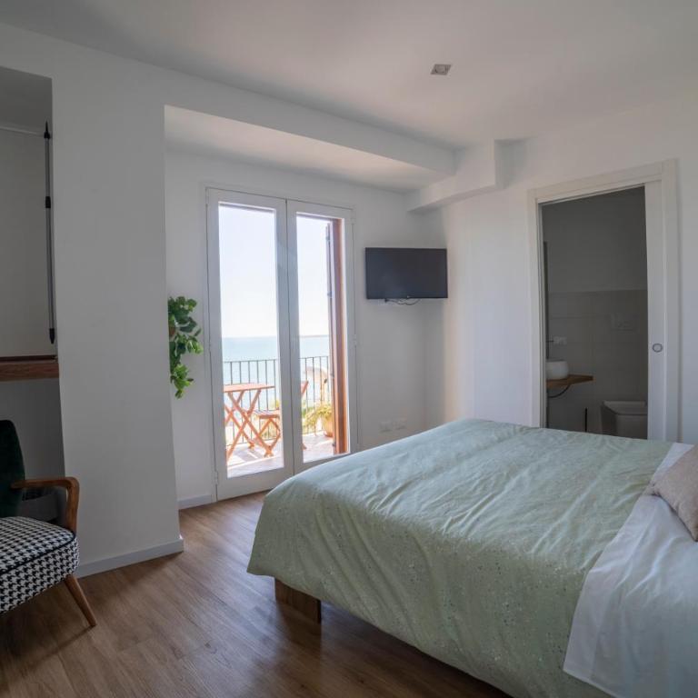 Vista d’amare - Habitación con cama extragrande y vistas al mar - 12