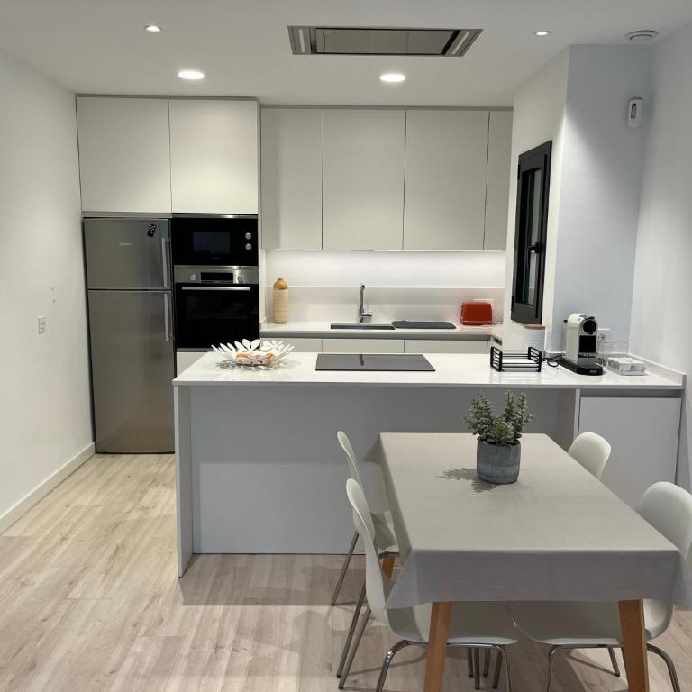 AVINGUDA MADRID 27 Bajos 1ª - Two-Bedroom Apartment - 2