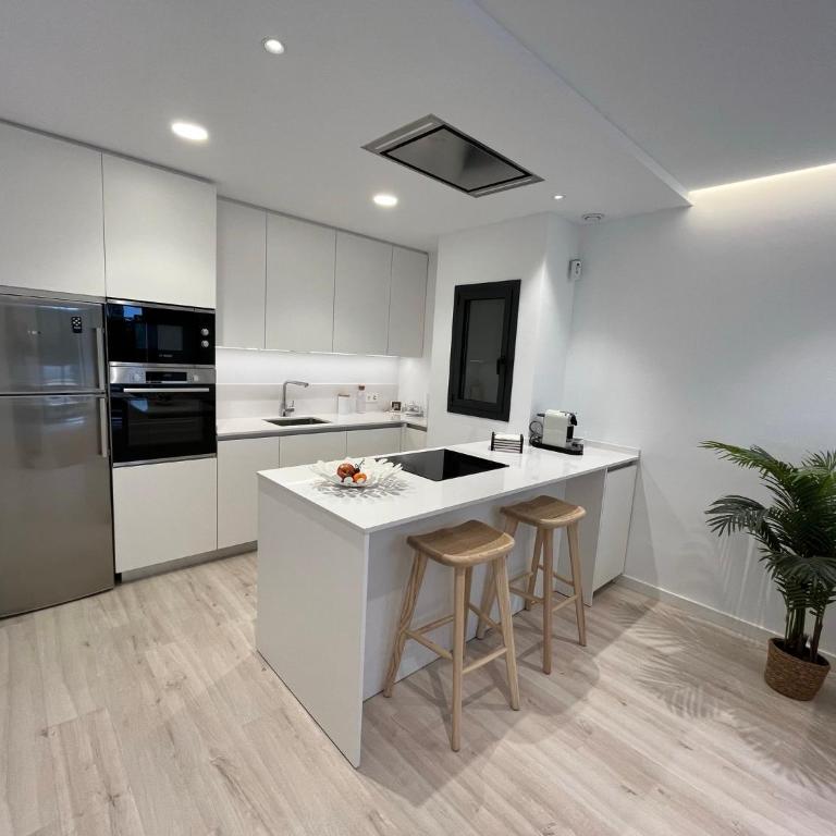 AVINGUDA MADRID 27 Bajos 1ª - Two-Bedroom Apartment - 3