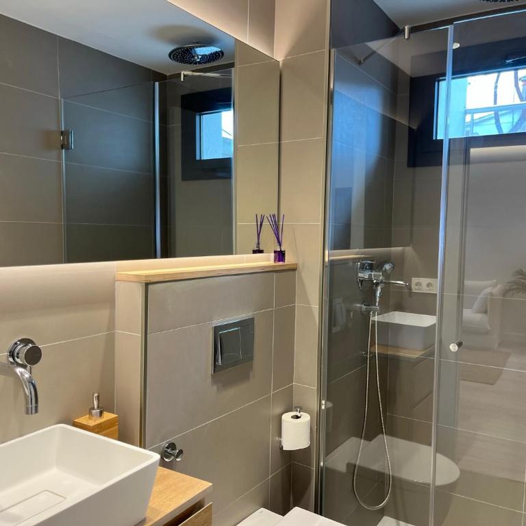 AVINGUDA MADRID 27 Bajos 1ª - Two-Bedroom Apartment - 17