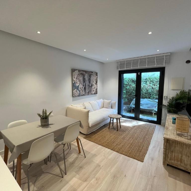 AVINGUDA MADRID 27 Bajos 1ª - Two-Bedroom Apartment - 7