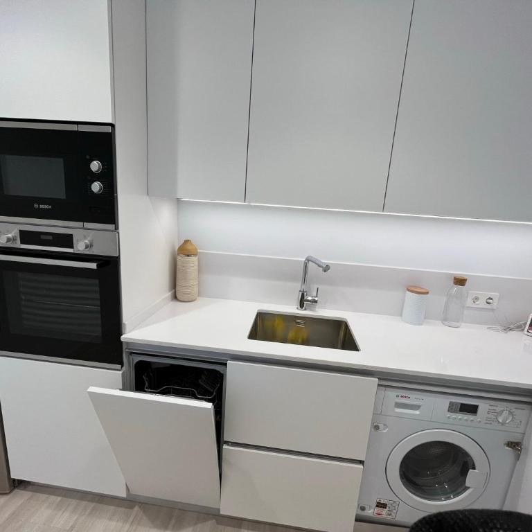 AVINGUDA MADRID 27 Bajos 1ª - Two-Bedroom Apartment - 12