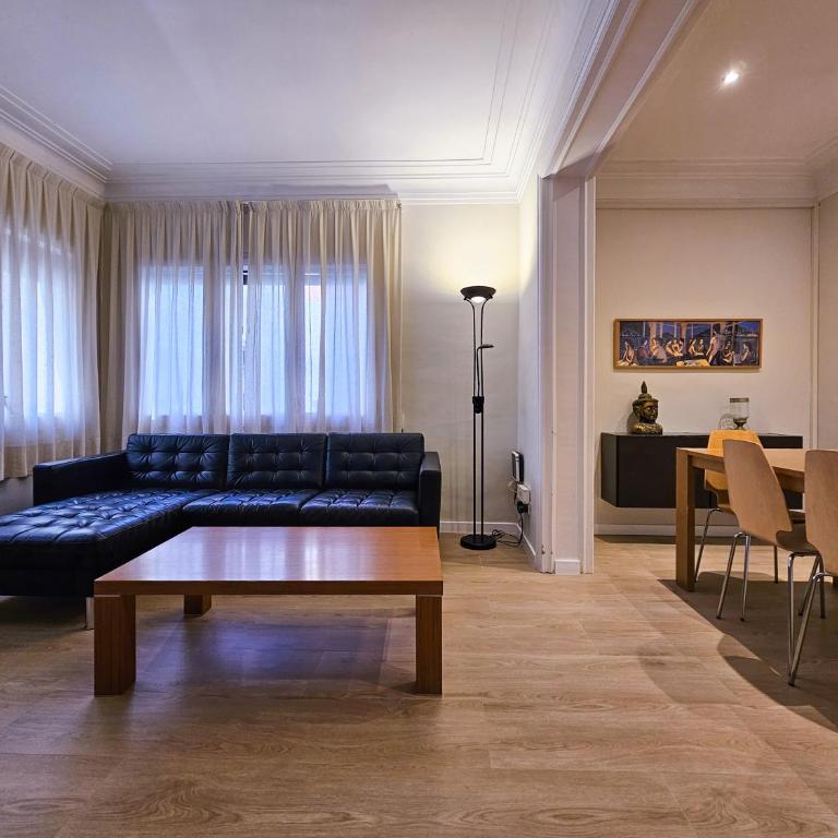Classbedroom Park Güell Apartment - Four-Bedroom Apartment (8 Adults) - Calle Pintor Gimeno 2 - 4
