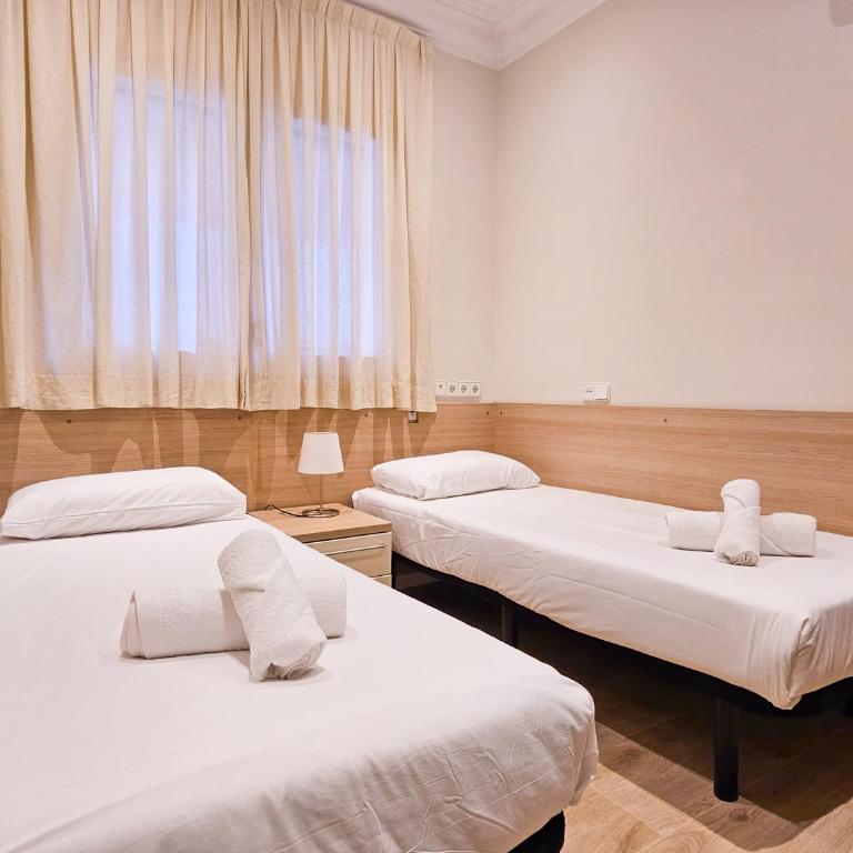 Classbedroom Park Güell Apartment - Four-Bedroom Apartment (8 Adults) - Calle Pintor Gimeno 2 - 17