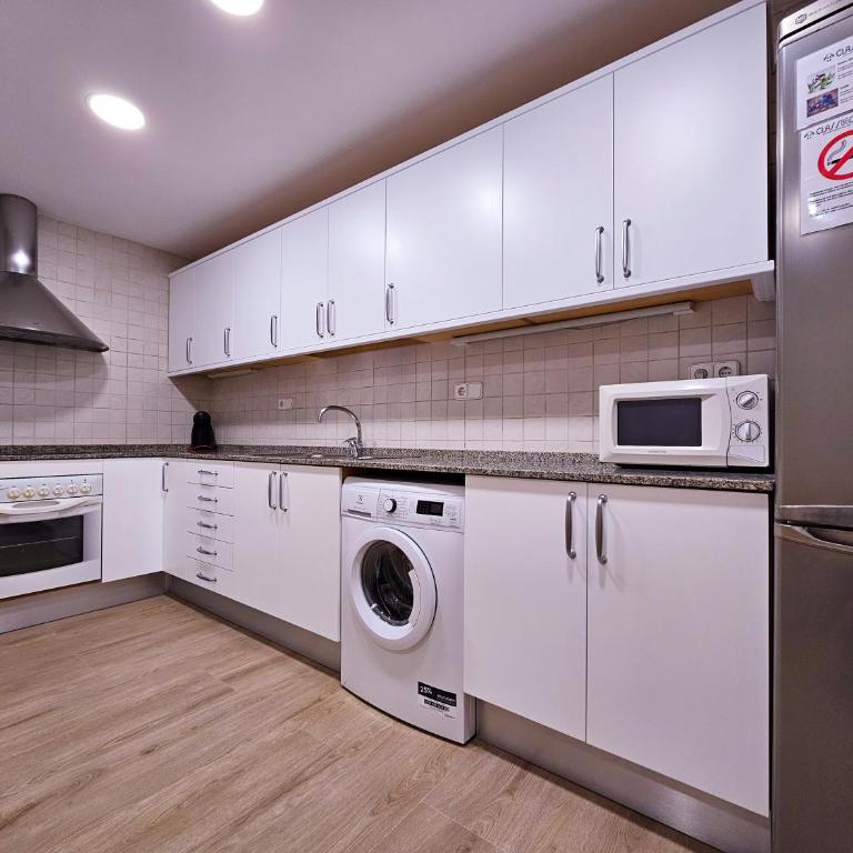 Classbedroom Park Güell Apartment - Four-Bedroom Apartment (8 Adults) - Calle Pintor Gimeno 2 - 9