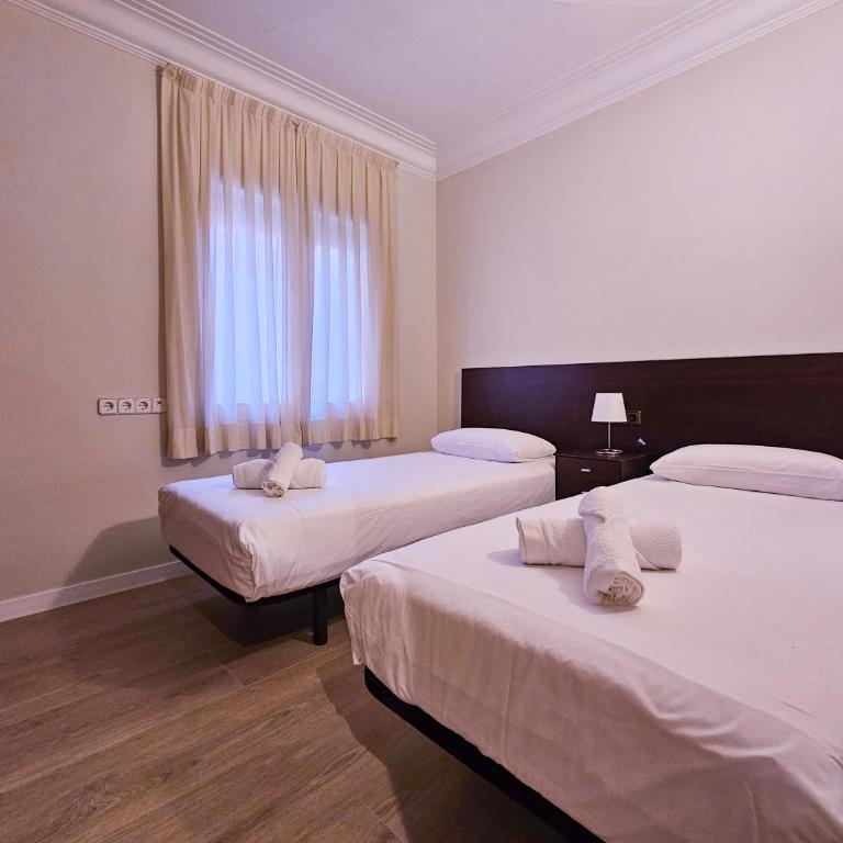 Classbedroom Park Güell Apartment - Four-Bedroom Apartment (8 Adults) - Calle Pintor Gimeno 2 - 15