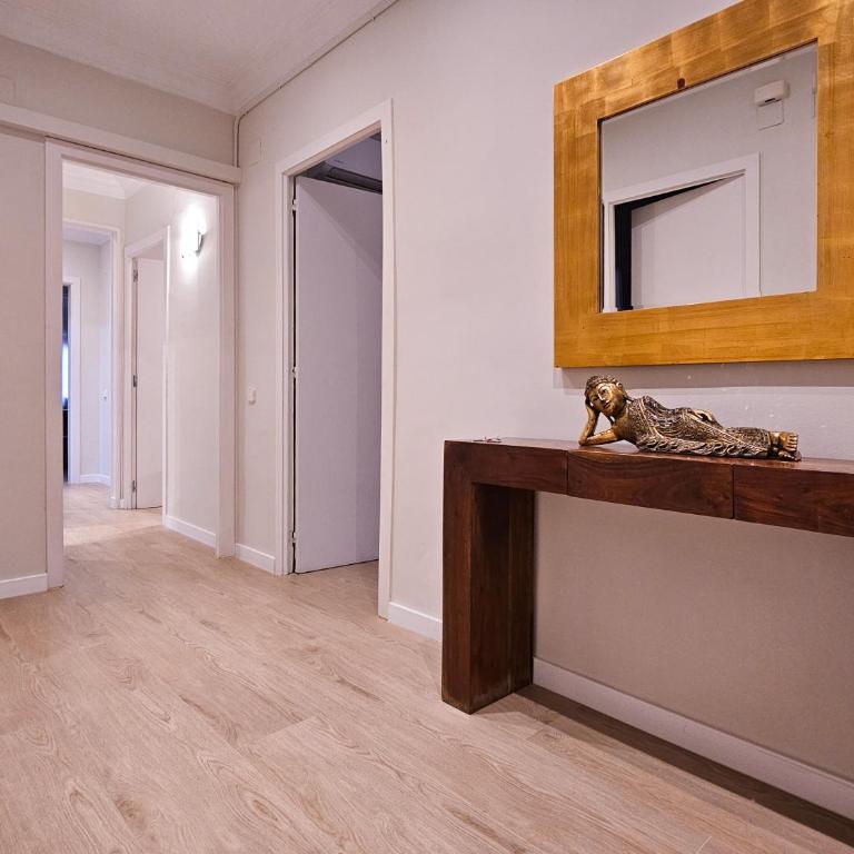 Classbedroom Park Güell Apartment - Four-Bedroom Apartment (8 Adults) - Calle Pintor Gimeno 2 - 21