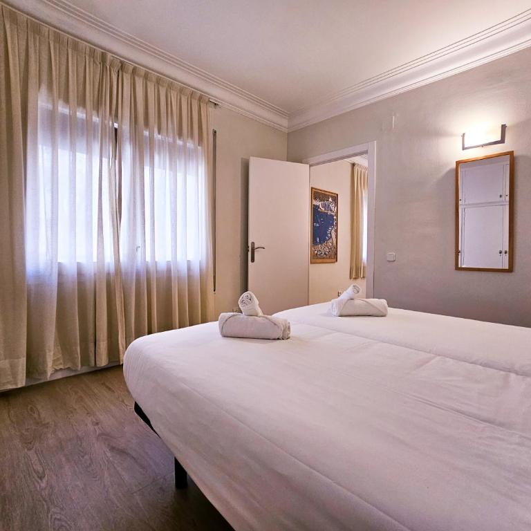 Classbedroom Park Güell Apartment - Four-Bedroom Apartment (8 Adults) - Calle Pintor Gimeno 2 - 14