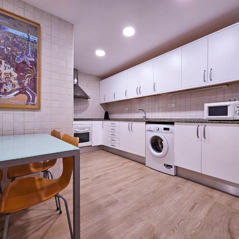 Classbedroom Park Güell Apartment - Four-Bedroom Apartment (8 Adults) - Calle Pintor Gimeno 2 - 8