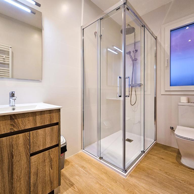 Classbedroom Park Güell Apartment - Four-Bedroom Apartment (8 Adults) - Calle Pintor Gimeno 2 - 23