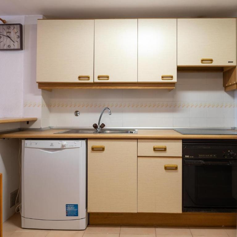 AT046 Els Pins, 1ra línea de la playa, piscina, airco, aparcamiento - Apartamento de 2 dormitorios - 29