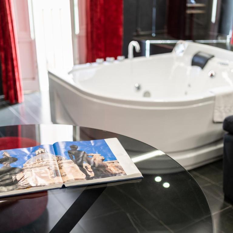 Marmur Suite - Suite King con Vasca Idromassaggio - 3