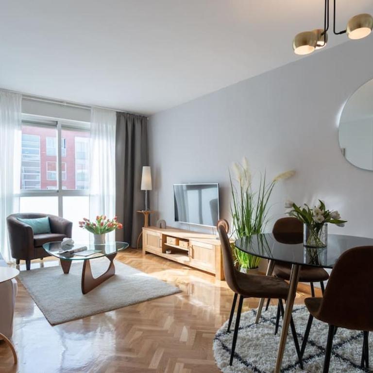 Vivienda con zona de trabajo, piscina y parking - One-Bedroom Apartment - 2