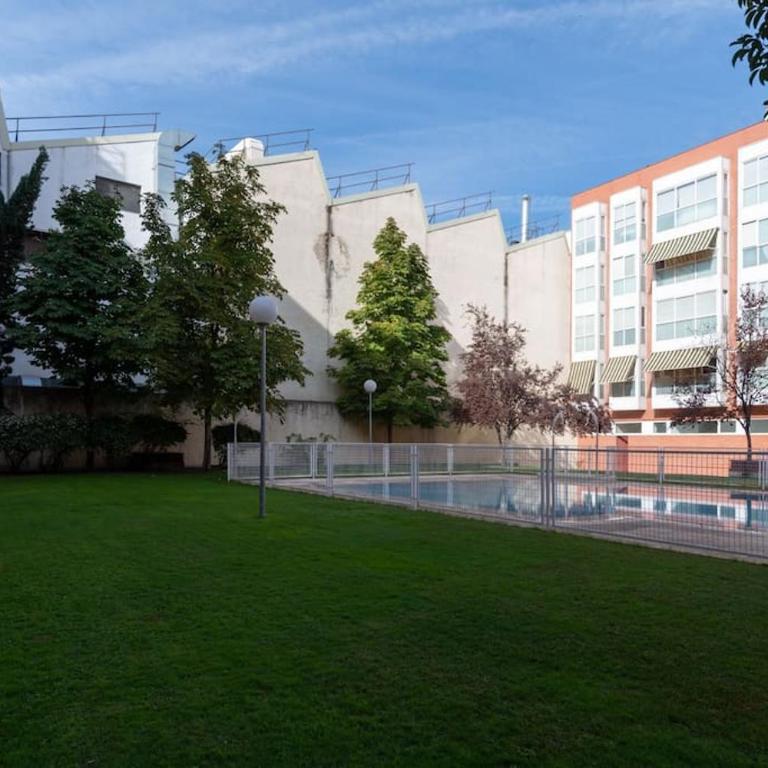 Vivienda con zona de trabajo, piscina y parking - One-Bedroom Apartment - 28