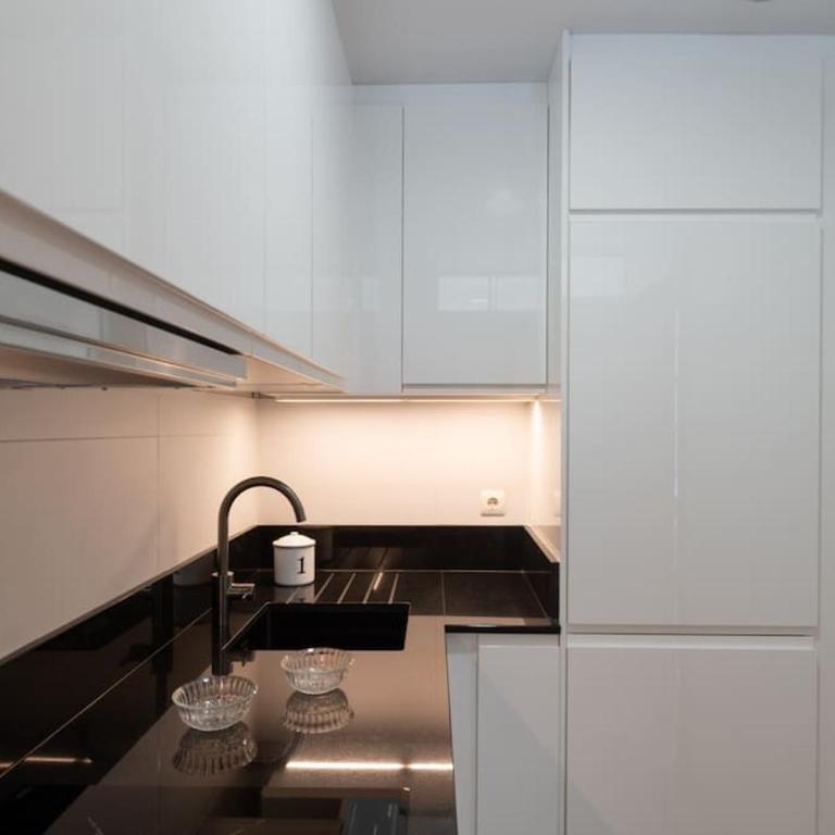 Vivienda con zona de trabajo, piscina y parking - One-Bedroom Apartment - 12