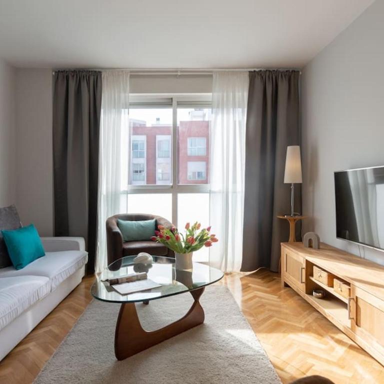 Vivienda con zona de trabajo, piscina y parking - One-Bedroom Apartment - 3