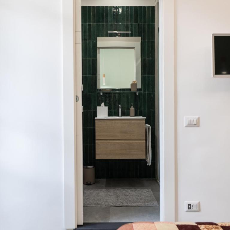 Veniero37 Guest House - King Room with Private Bathroom - 18