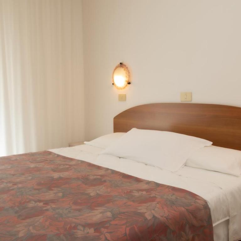 International Hotel - Camera Economy Matrimoniale/Doppia con Letti Singoli - 2