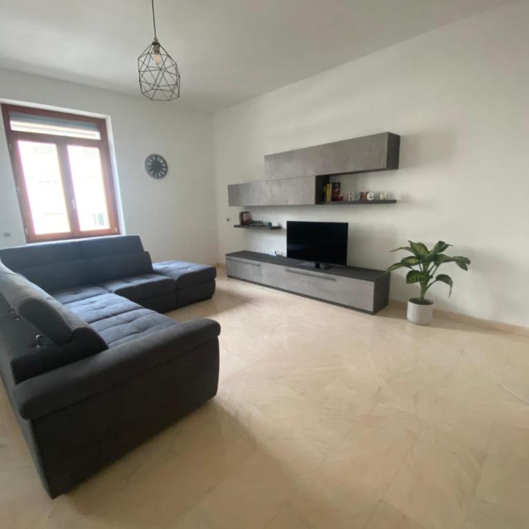 [Elegante Appartamento in Centro] - Appartamento con 2 Camere da Letto - 1