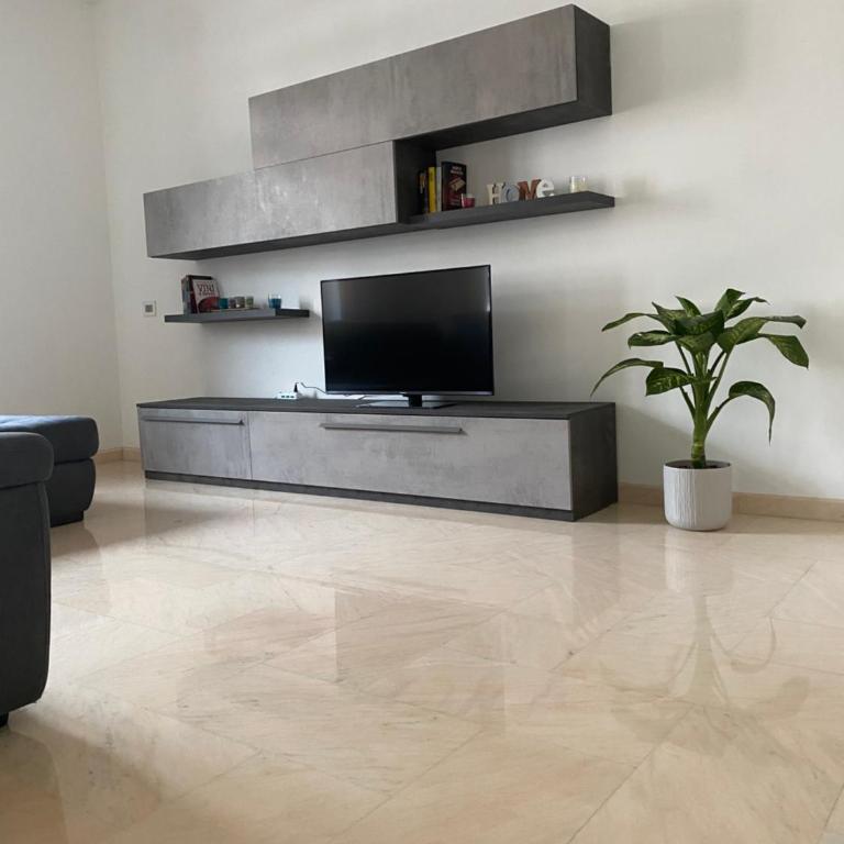 [Elegante Appartamento in Centro] - Appartamento con 2 Camere da Letto - 2