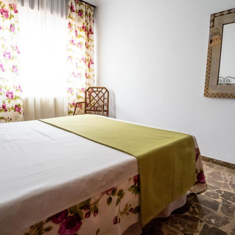 Casa, playa y jardín - Four-Bedroom House - 24
