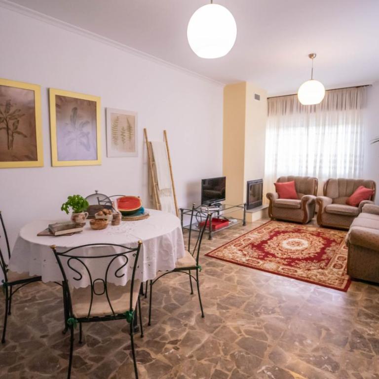 Casa, playa y jardín - Four-Bedroom House - 13