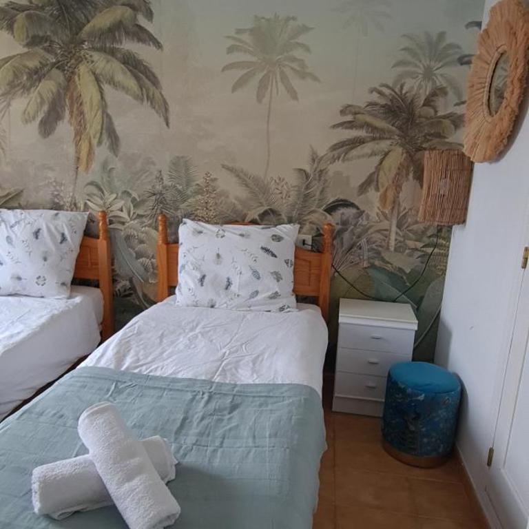 Gerona apartment on the Strip with pool & parking - Two-Bedroom Apartment - 4
