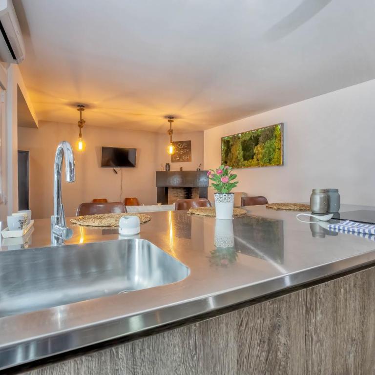 Moderno y céntrico apartamento en Tesoro 6 - Two-Bedroom Apartment - 19