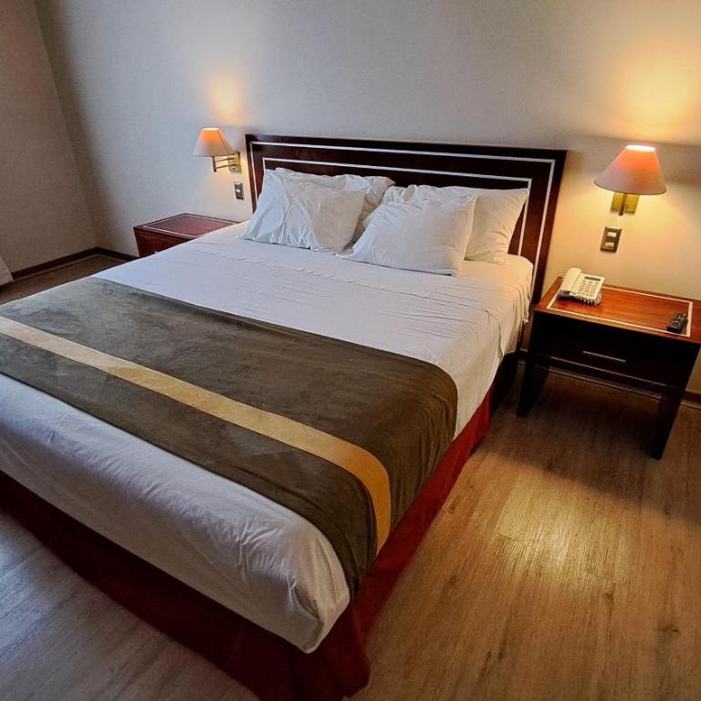 Hotel Diego de Almagro Puerto Montt - Habitación con cama extragrande. - 5