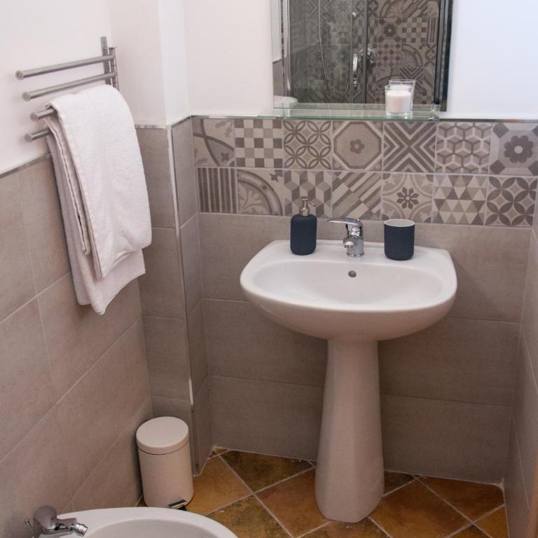 Guest House del Lido - Camera Tripla con Bagno Privato - 1