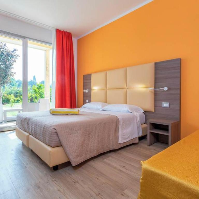 Hotel Bella Lazise - Camera Familiare con Giardino Privato - 9
