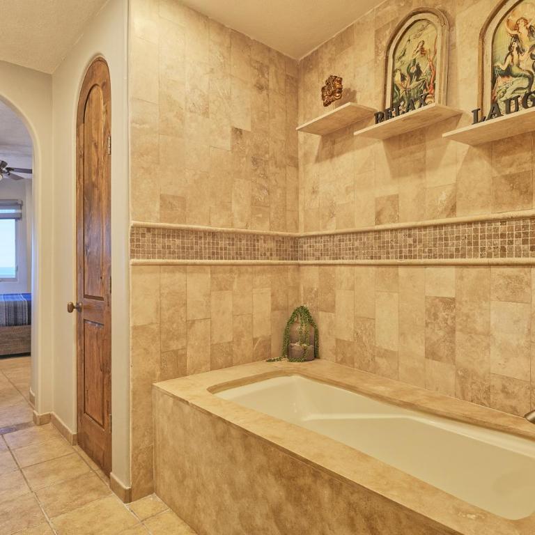 Bella Sirena 502-A Beachfront Luxury - Best Views, Best Location - Apartamento de 2 dormitorios - 17