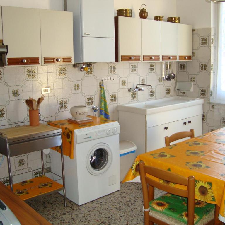 A.A.U.T. Via Bordone 11 - Moneglia (GE) - ITALY CITRA: 010037-LT-0358 - Apartamento de 3 dormitorios - 4