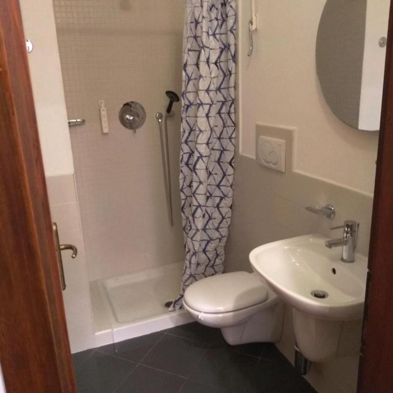 Affittacamere Iris - Camera Tripla con Bagno Privato - 4
