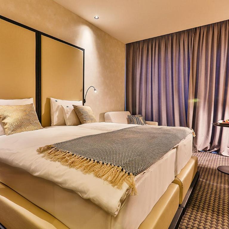 Hotel Kalos - Deluks Dvokrevetna Soba sa Bračnim Krevetom i Pogledom na More - 1