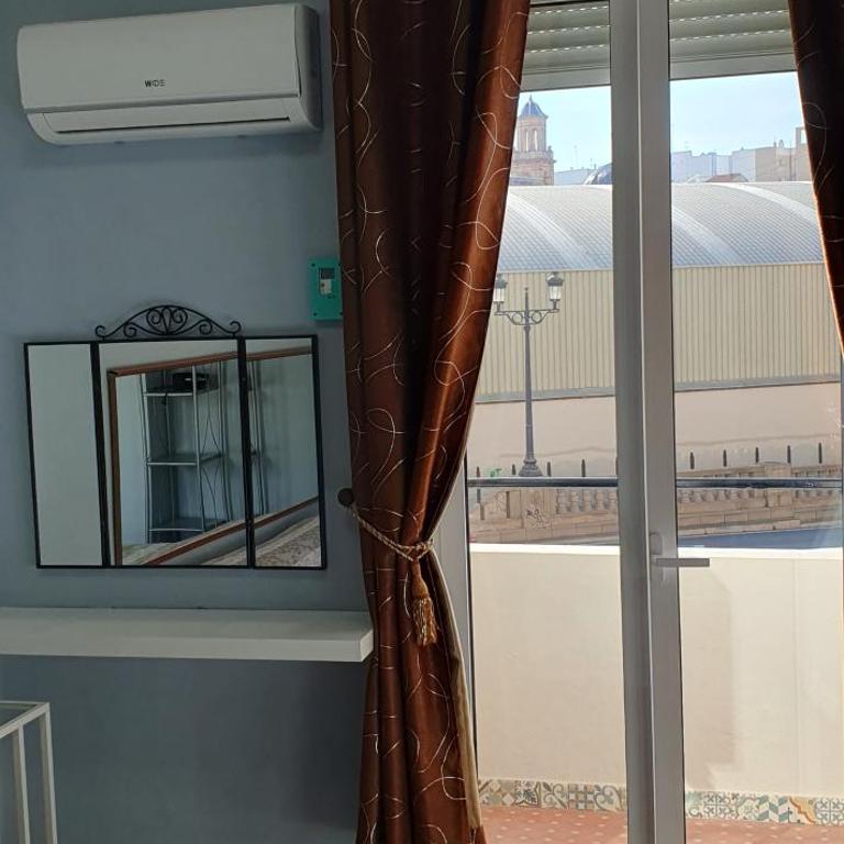 Habitación cerca del centro - Double Room with Balcony - 4