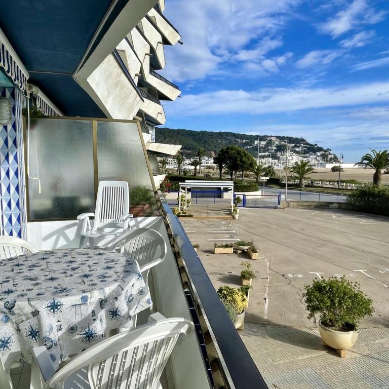 Catalonia 1-5 - Three-Bedroom Apartment - 2
