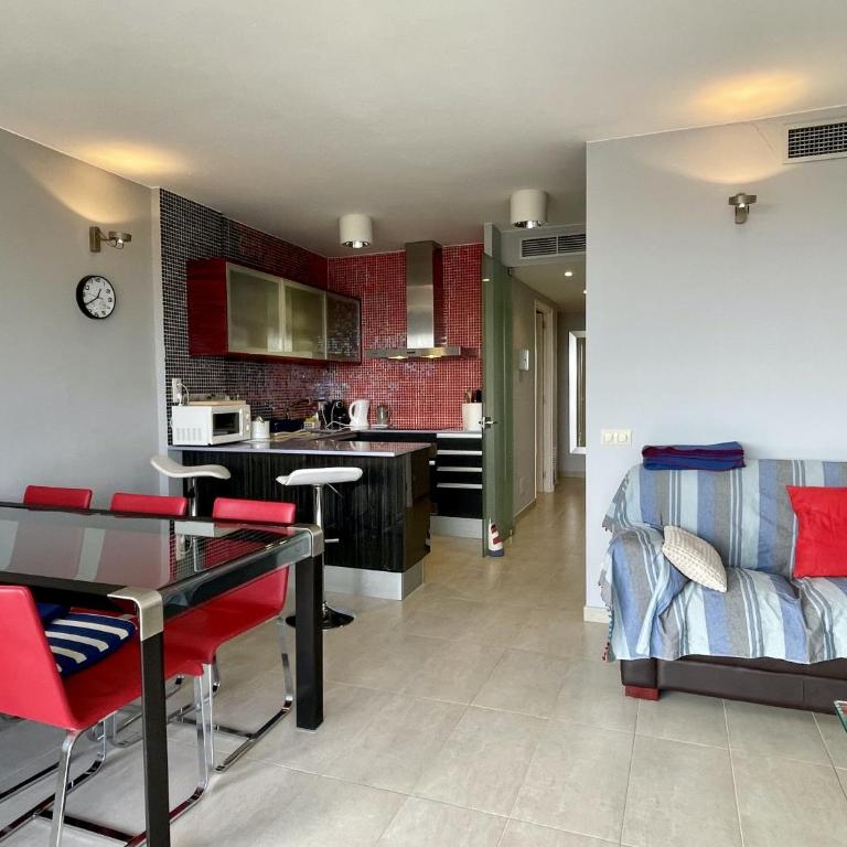 Catalonia 1-5 - Three-Bedroom Apartment - 9