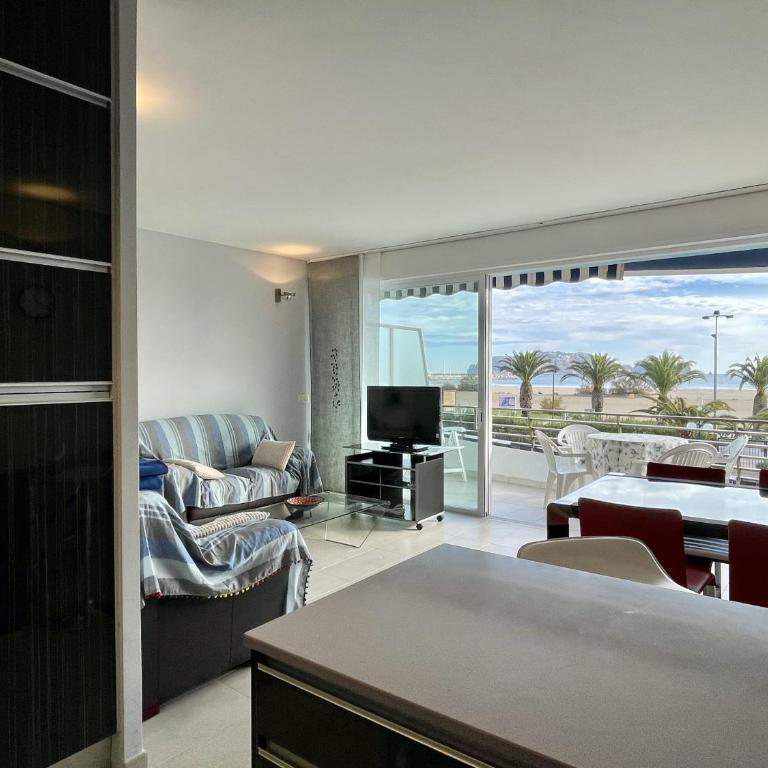 Catalonia 1-5 - Three-Bedroom Apartment - 10