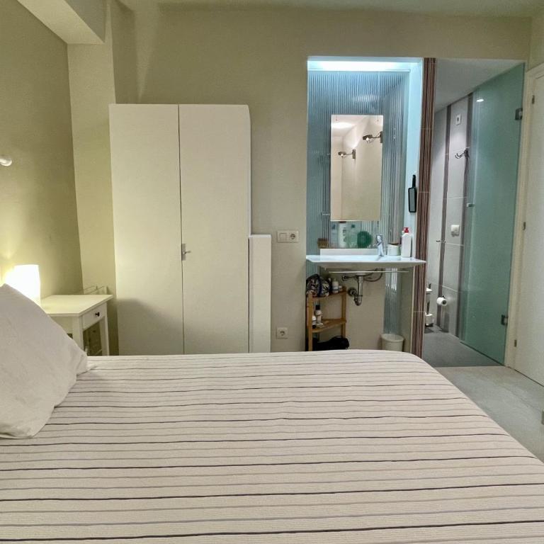 Catalonia 1-5 - Three-Bedroom Apartment - 15