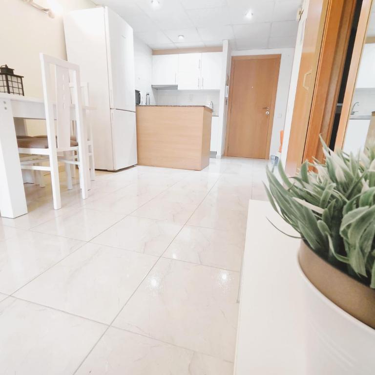 Luminoso apartamento en SALOU con PISCINA, TERRAZA y PARQUE INFANTIL IDEAL FAMILIAS - Apartamento con vistas a la piscina - 92