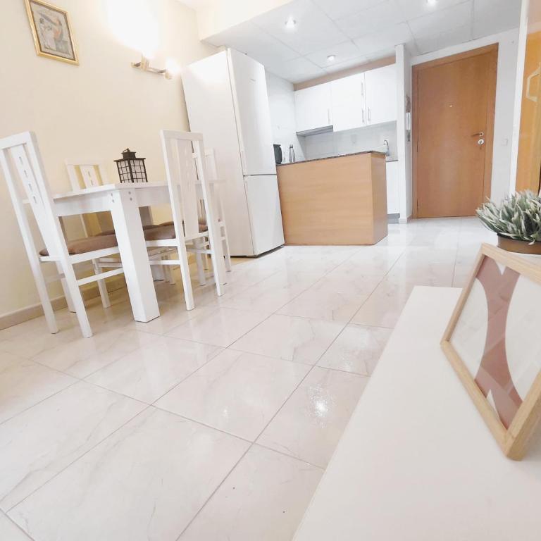Luminoso apartamento en SALOU con PISCINA, TERRAZA y PARQUE INFANTIL IDEAL FAMILIAS - Apartamento con vistas a la piscina - 89